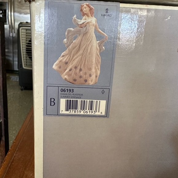 Lladro Summer Serenade 6193 statue girl figurine with bird - Picture 5 of 7
